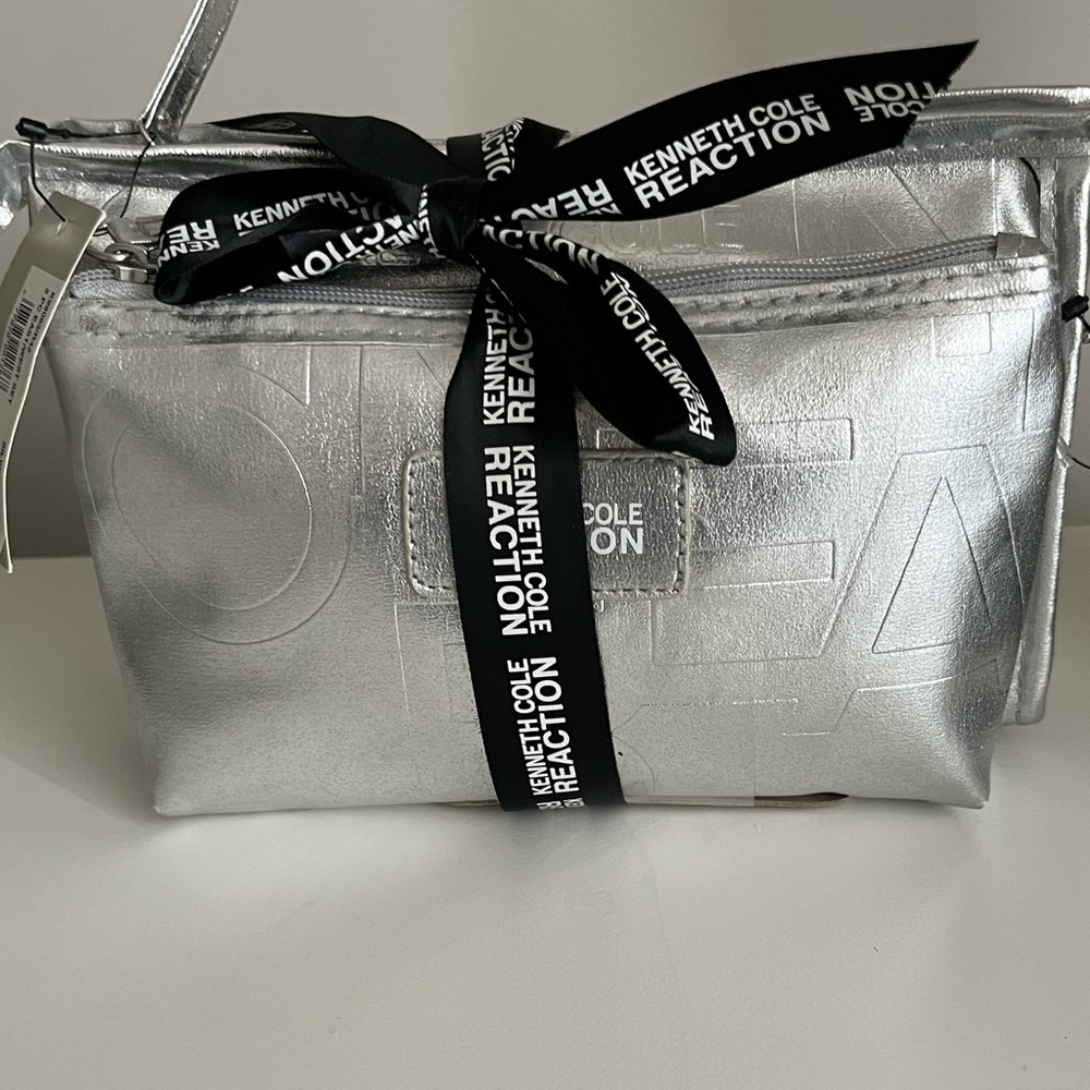 KENNETH COLE REACTION COSMETIC BAGS